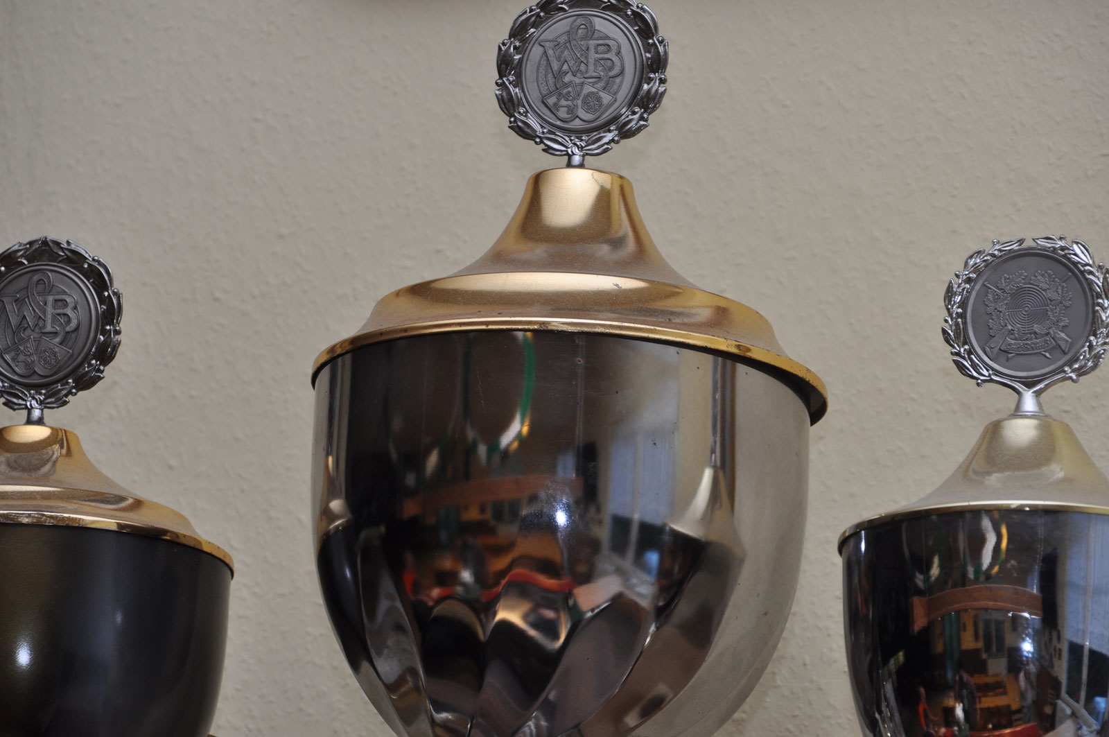 3 Pokale als Bild für die Erfolge des Altenvoerder Schützenvereins